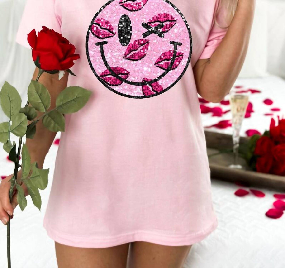 Gildan - Smiley Kiss Tee