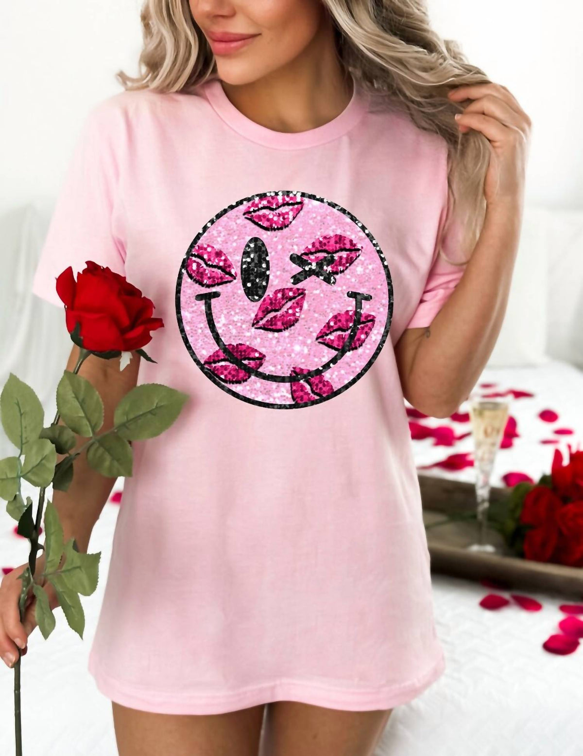 Gildan - Smiley Kiss Tee