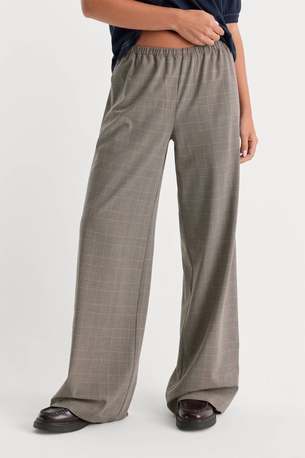 Good American - Pull On Mini Plaid Trouser