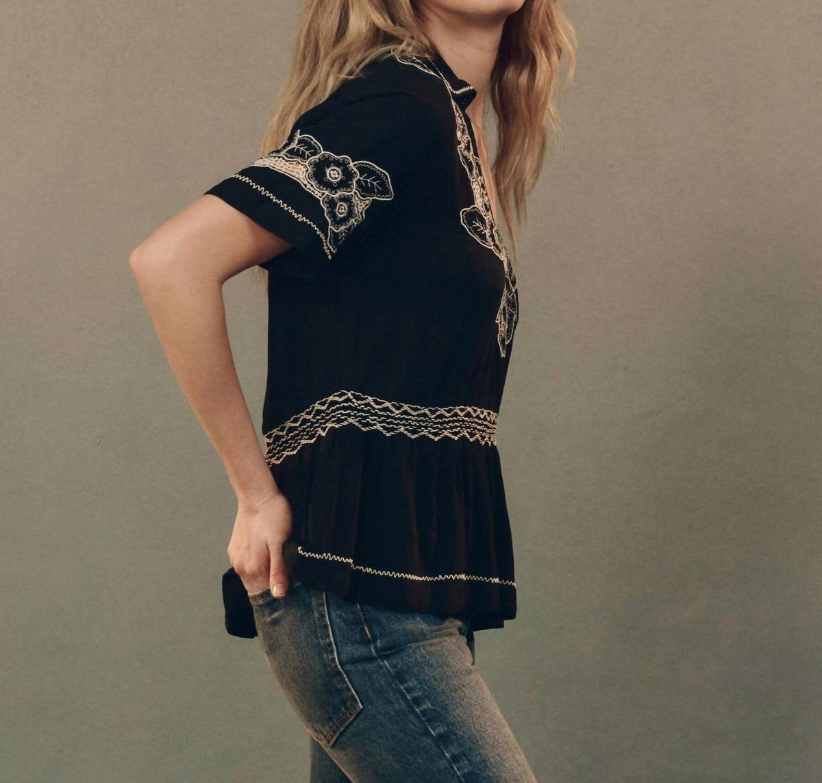 The Great. - Crest V Neck Short Sleeve Top
