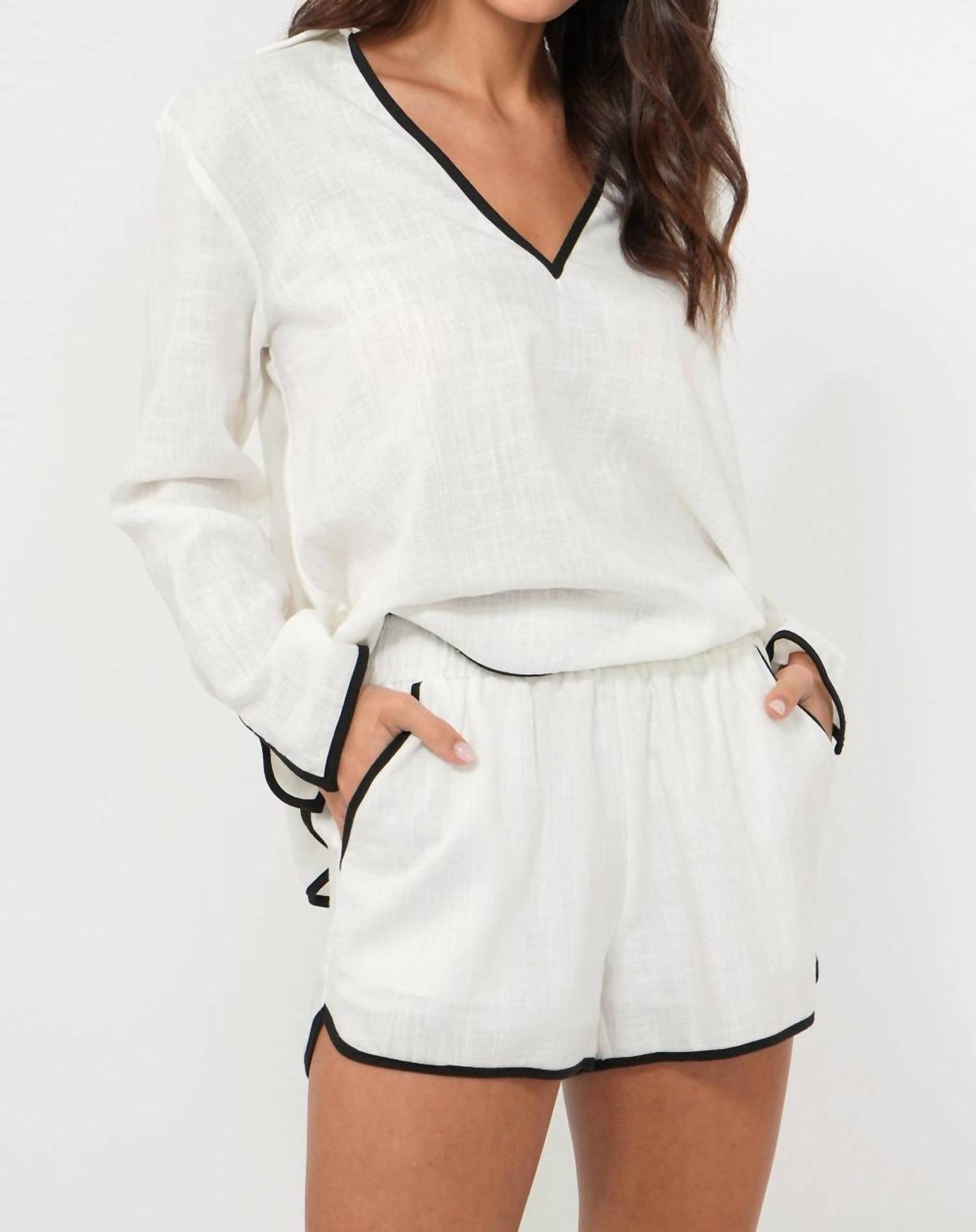 Greylin - Beverly Linen Dolphin Hem Shorts
