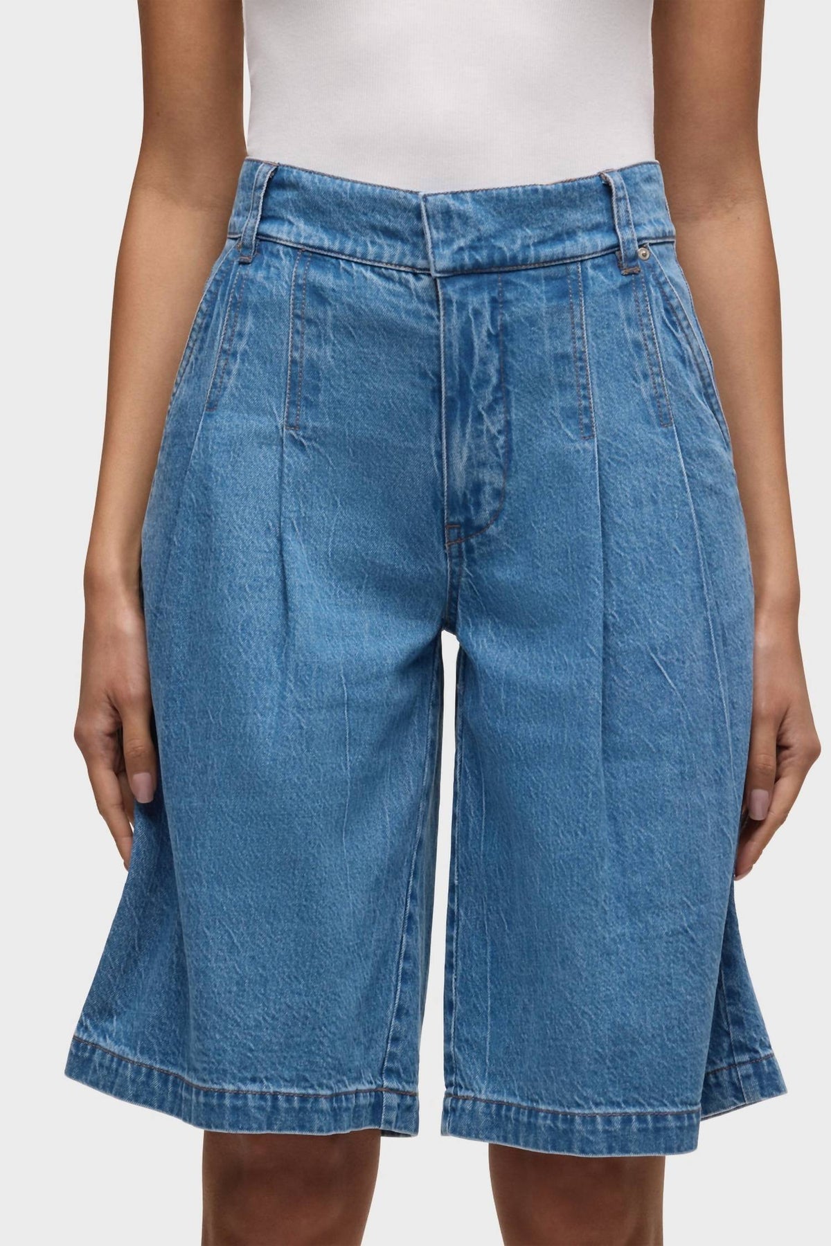 Hudson - CLEAN FRONT PLEATED BERMUDA SHORT