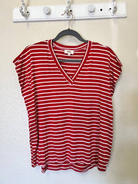 If She Loves - Women's Blossom Basic Muscle Tee