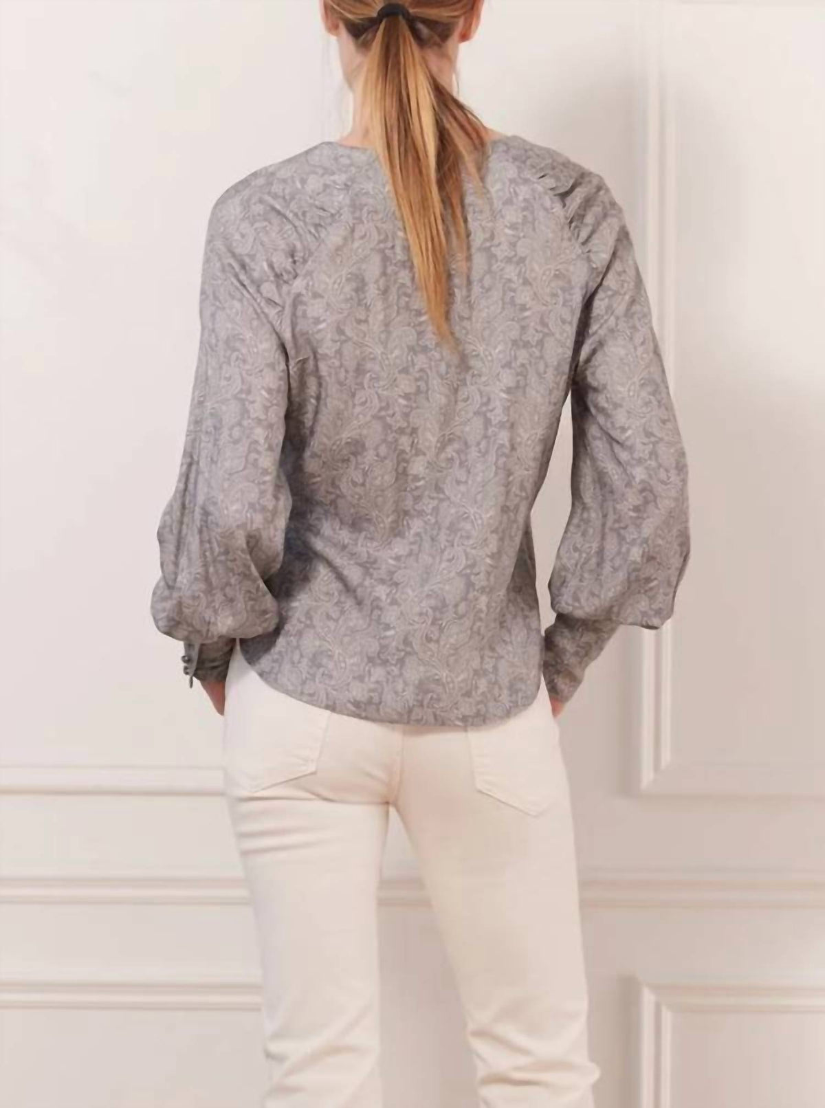 HIGH CUFF CREW-NECK BLOUSE