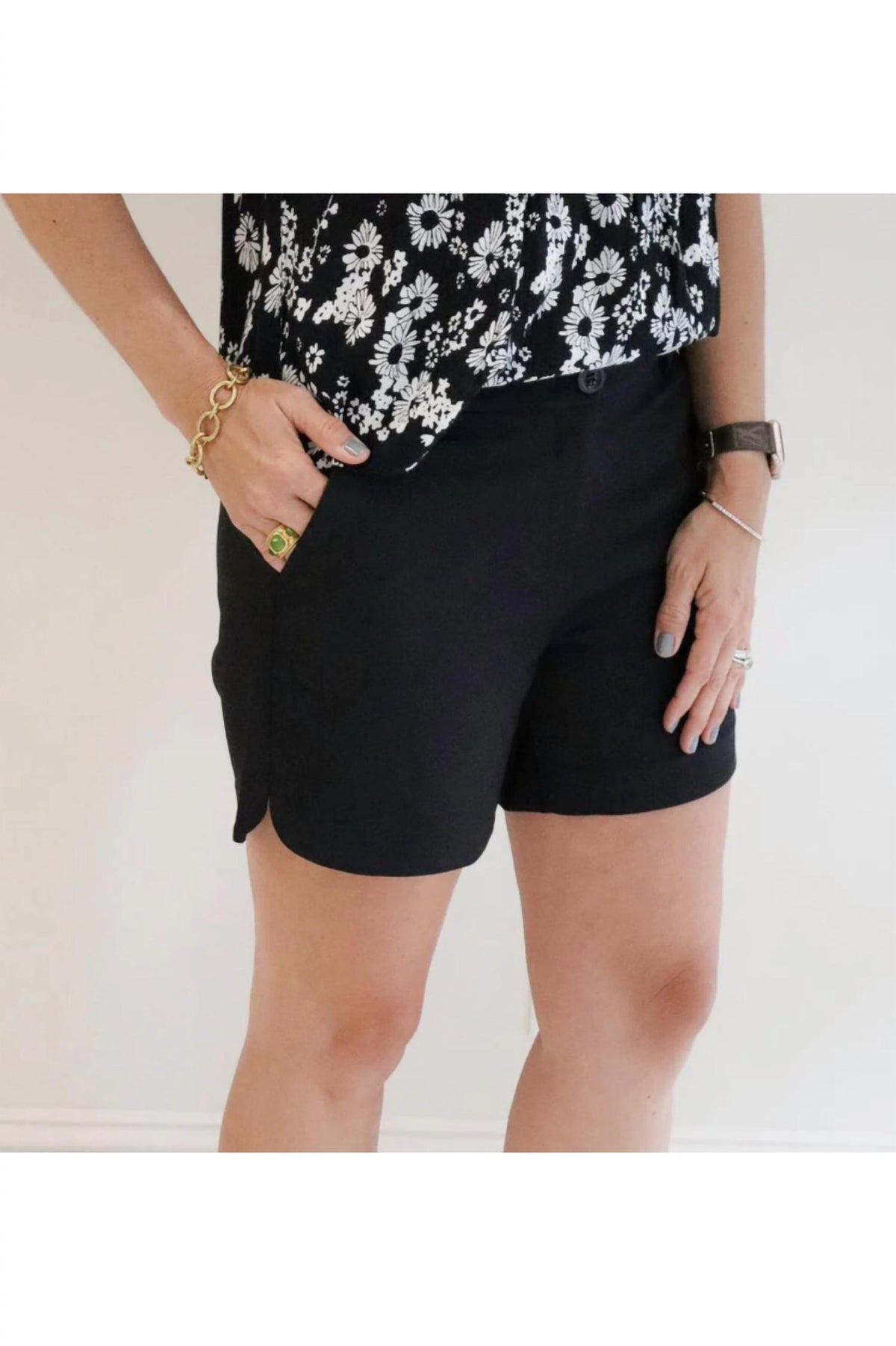 Jade - Side-Round Short