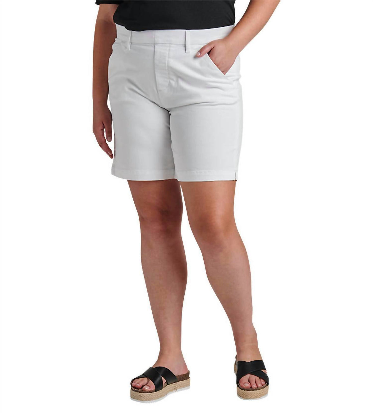 8 Mid Rise Pull-On Twill Short Plus