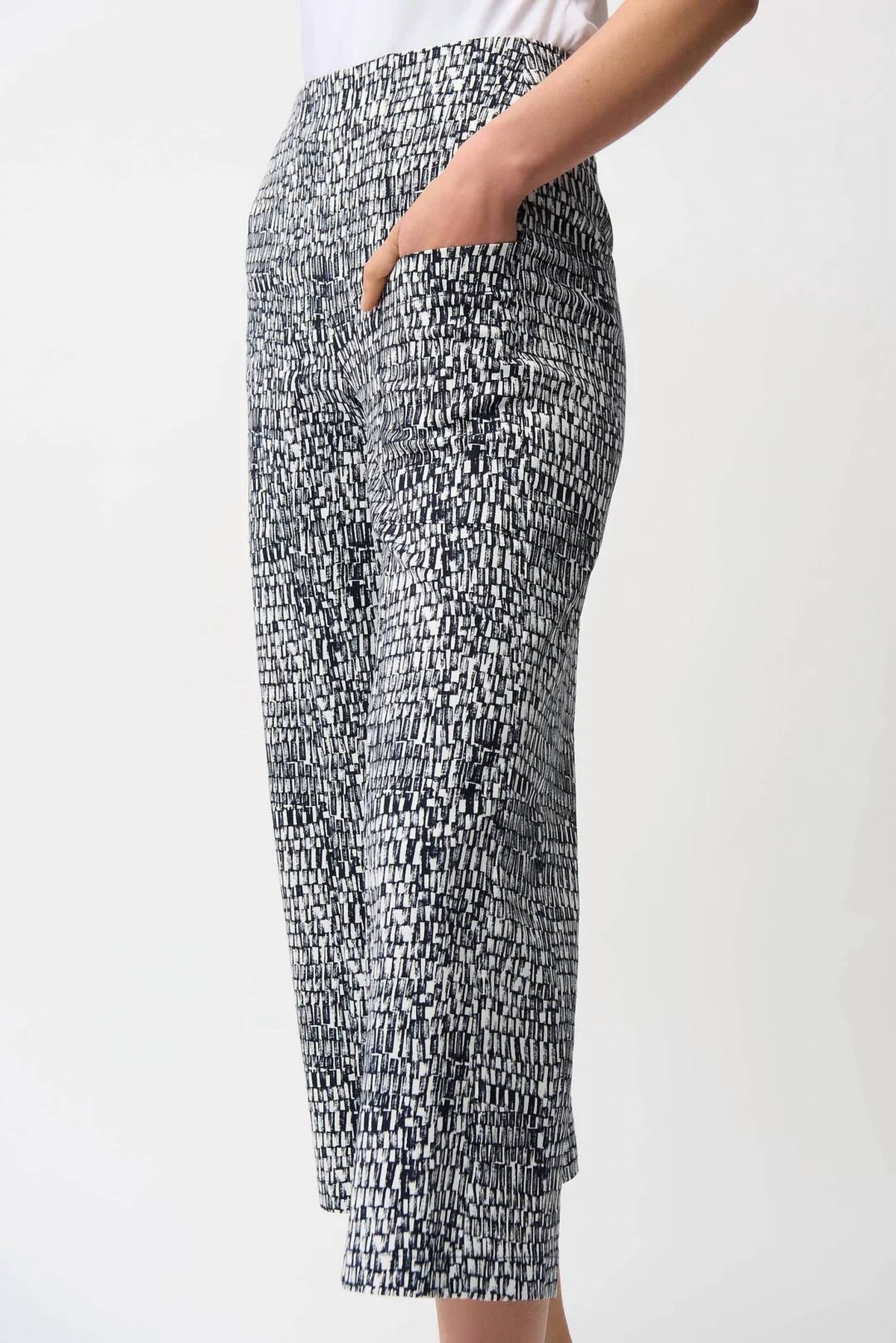 Joseph Ribkoff - Abstract Pull-on Culotte Pants