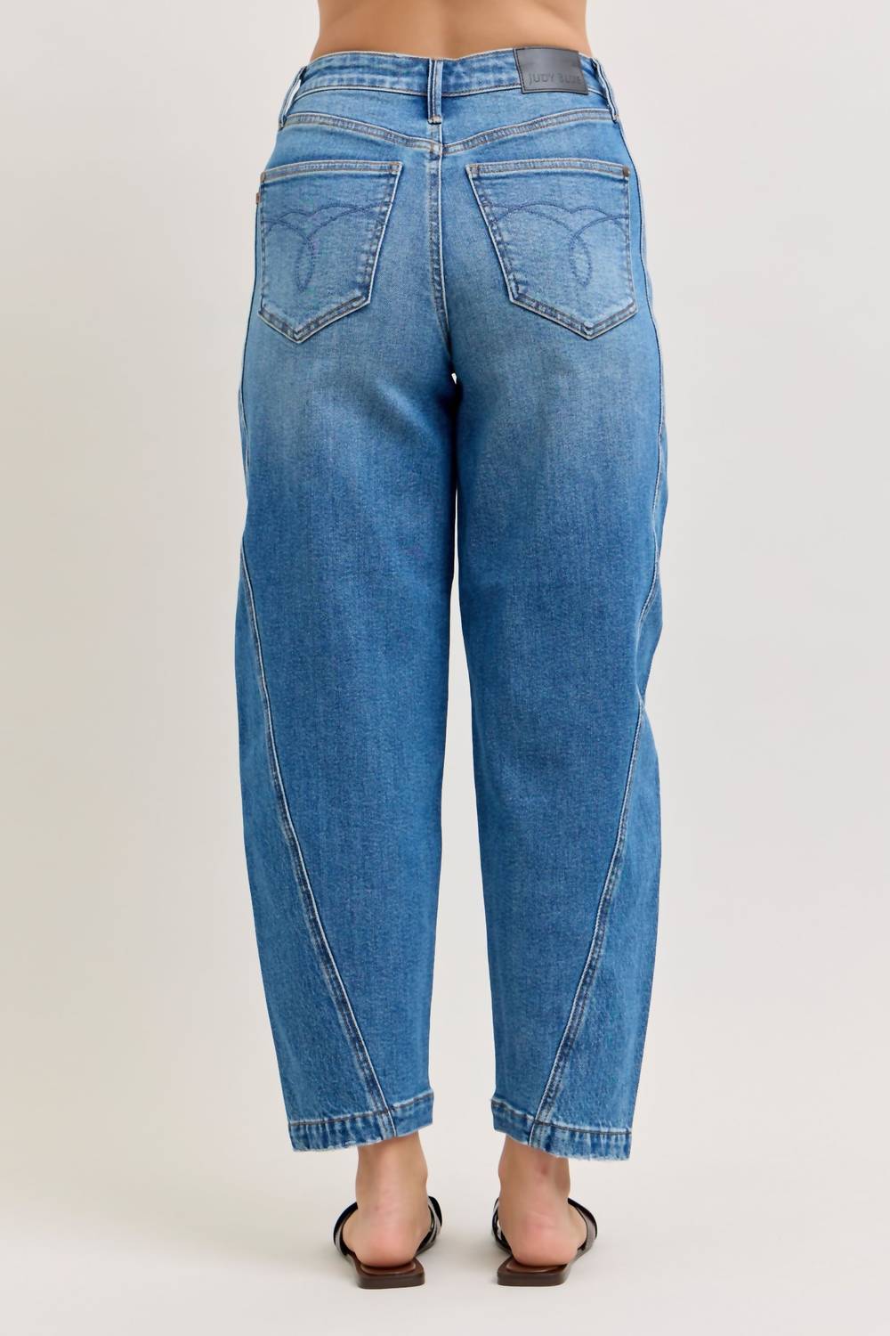 Judy Blue - Barrel Rigid Magic Jeans