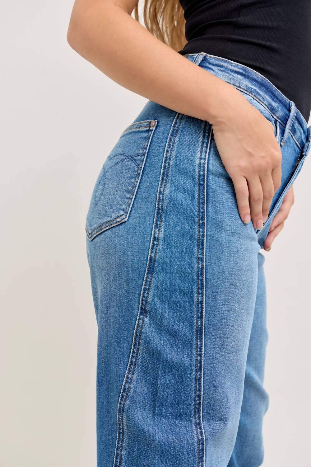 Judy Blue - Barrel Rigid Magic Jeans