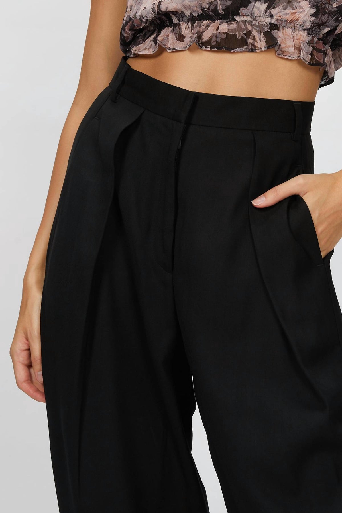 HIGH-RISE PANTS
