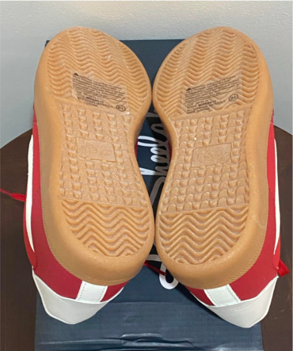 La Sheelah - Women's Modern Sneaker