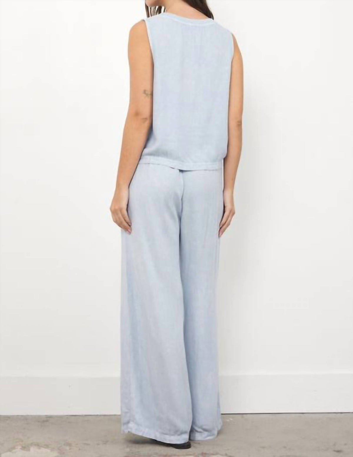 Lamade - Helena V-neck Tank Top