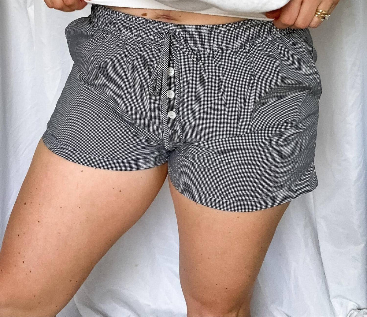 Le Lis - Women's Beachside Checkered Shorts