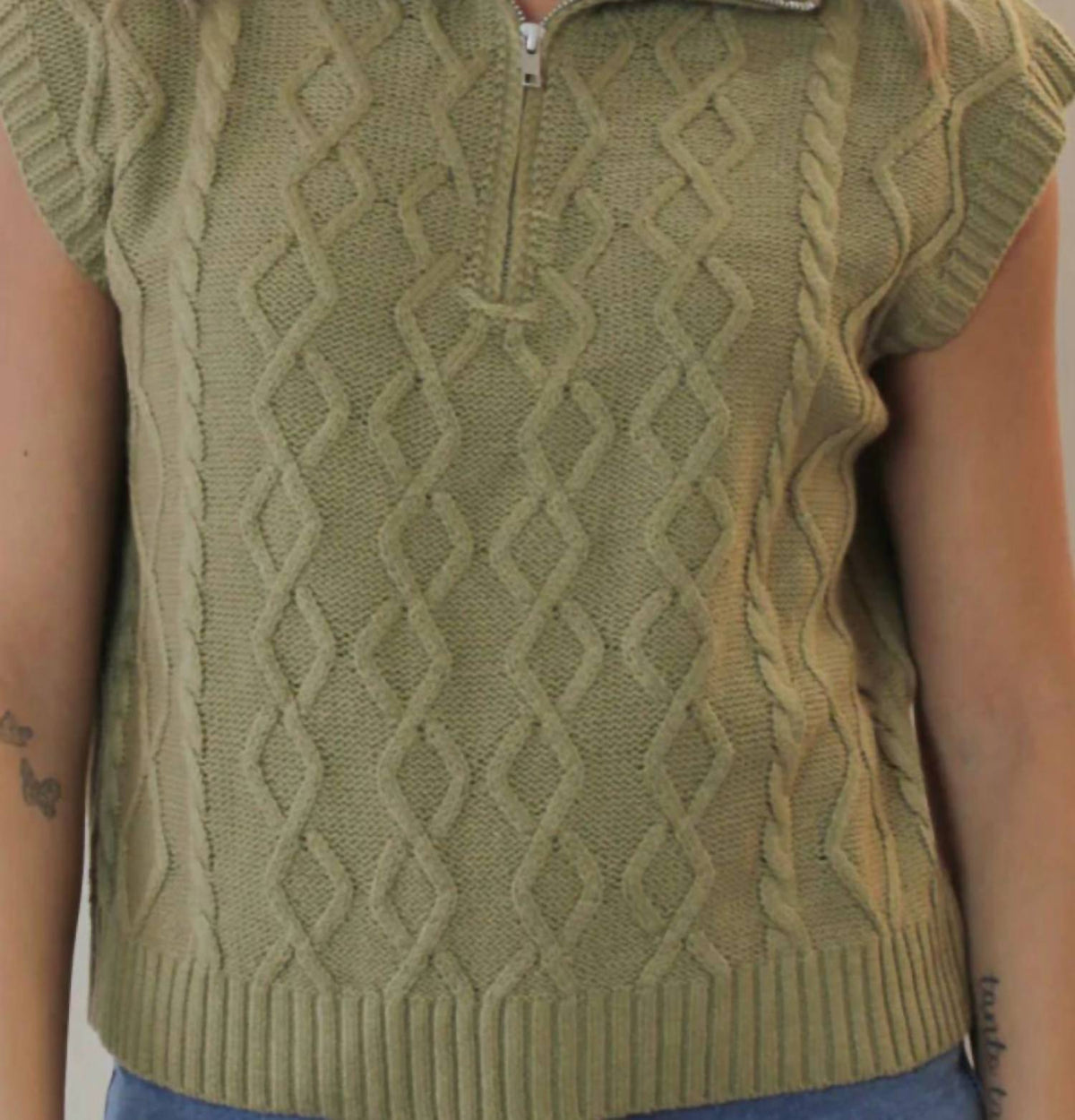 Le Lis - JUNO HALF ZIP SLEEVELESS SWEATER