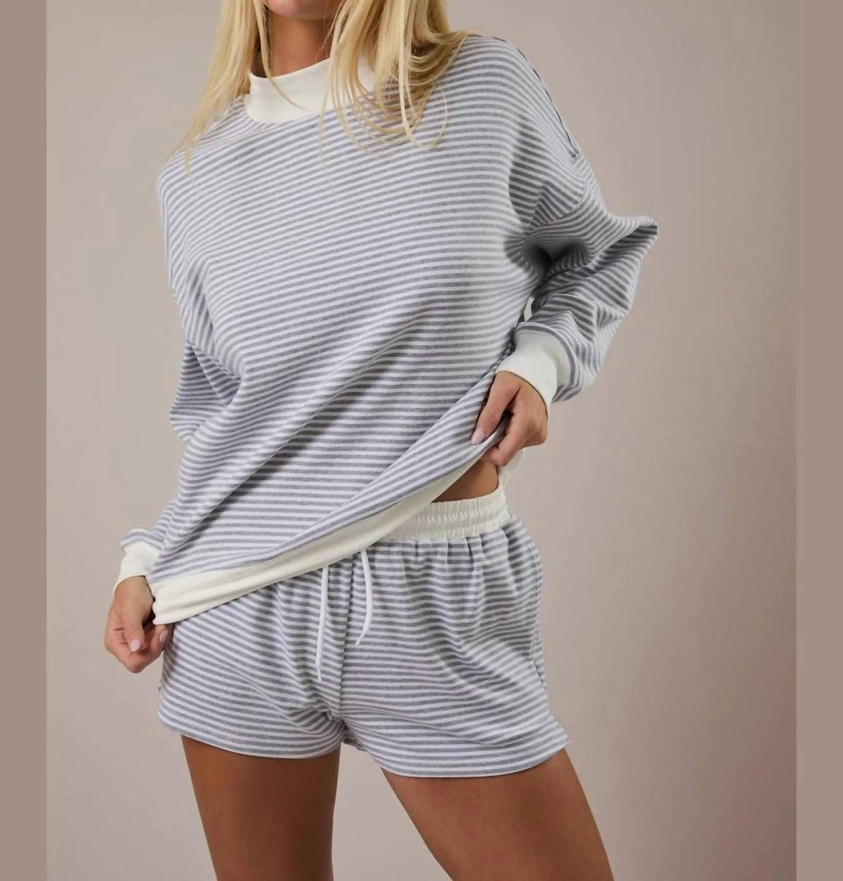 Le Lis - Mock Neck Sweatshirt