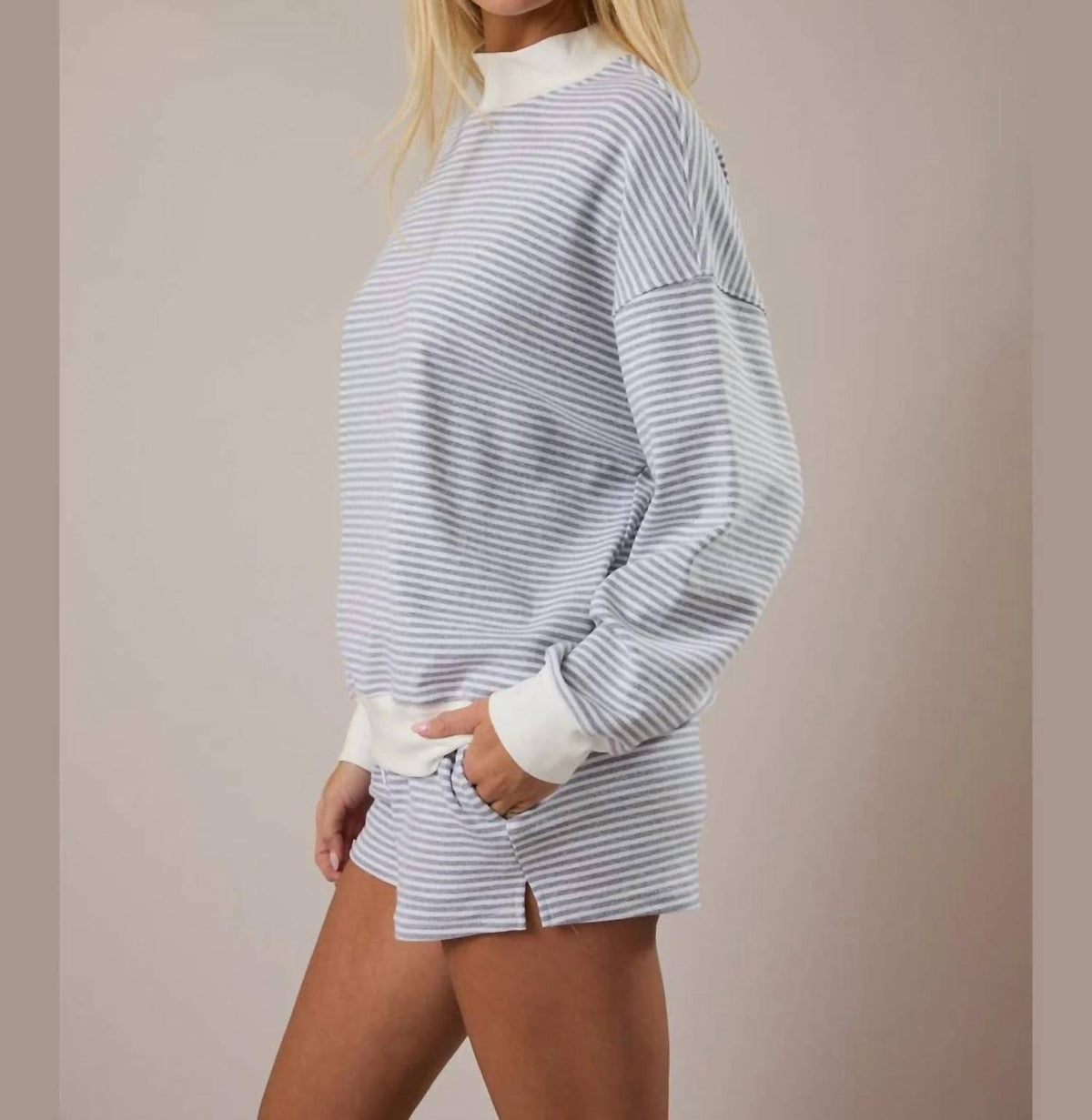 Le Lis - Mock Neck Sweatshirt