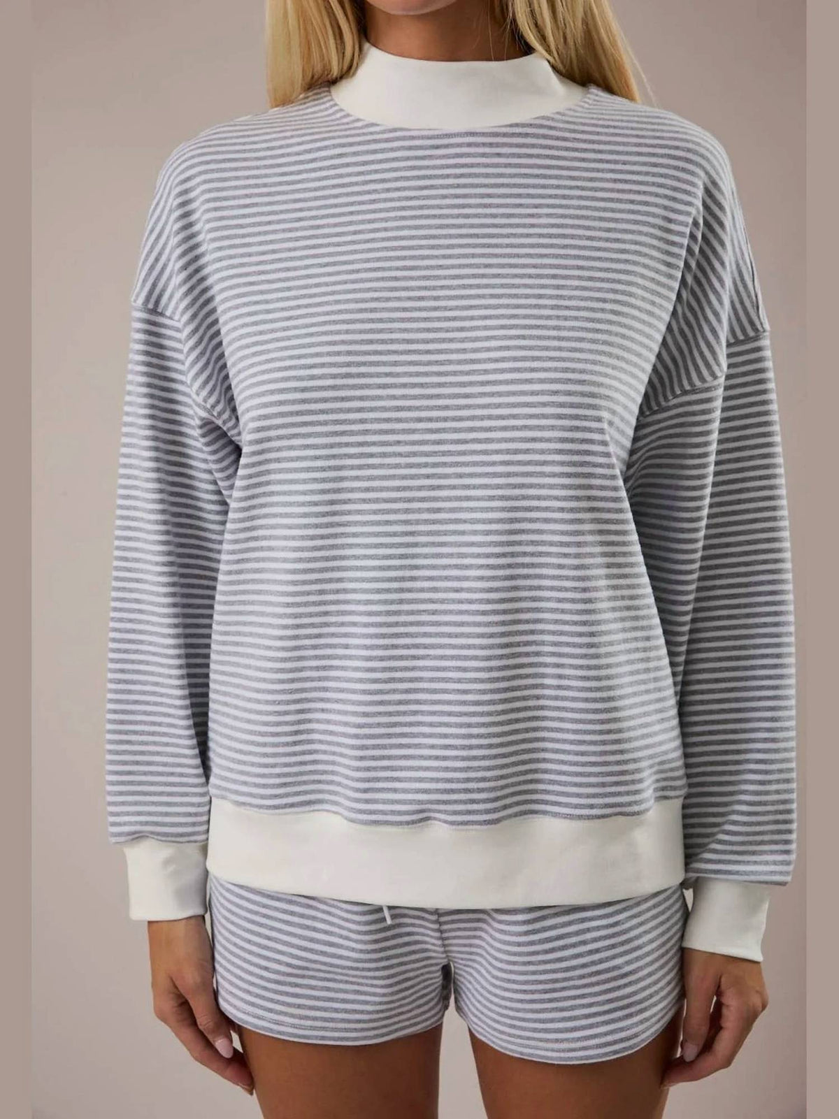 Le Lis - Mock Neck Sweatshirt