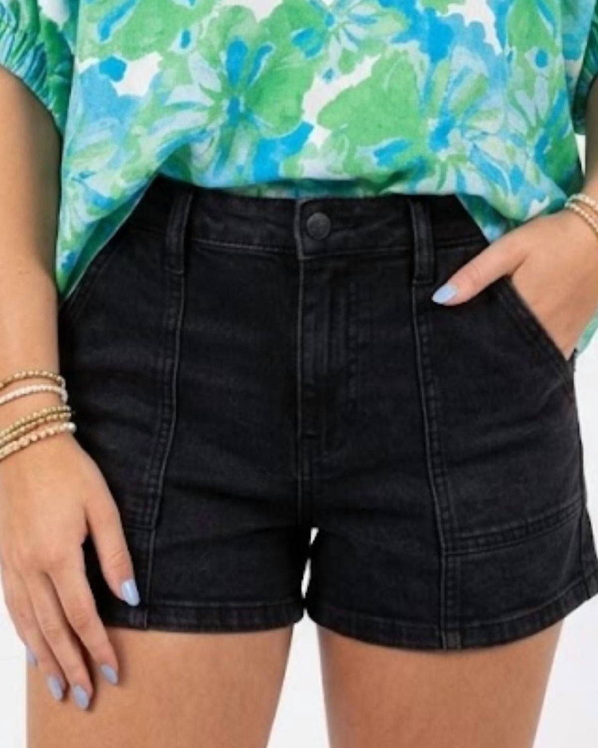 Lovervet - High Rise Unitlity Shorts