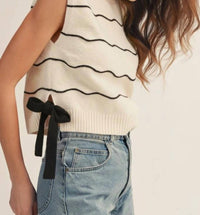 Lovlov - Contoured Wave Pattern Sleeveless Sweater