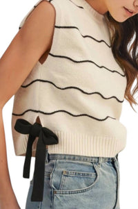 Lovlov - Contoured Wave Pattern Sleeveless Sweater