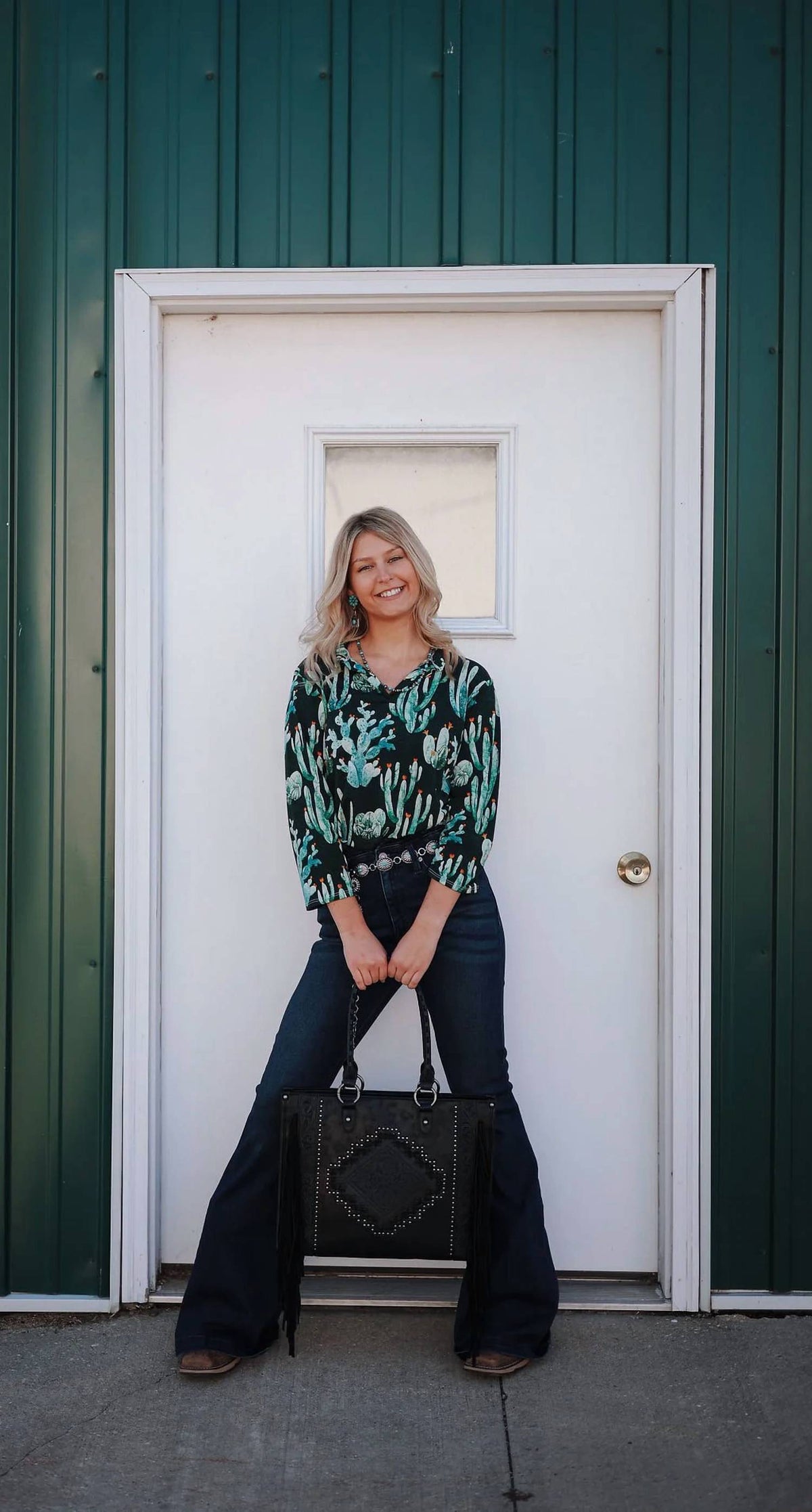 Lucky & Blessed - Cactus Bulgari V-neck Collared Western Top