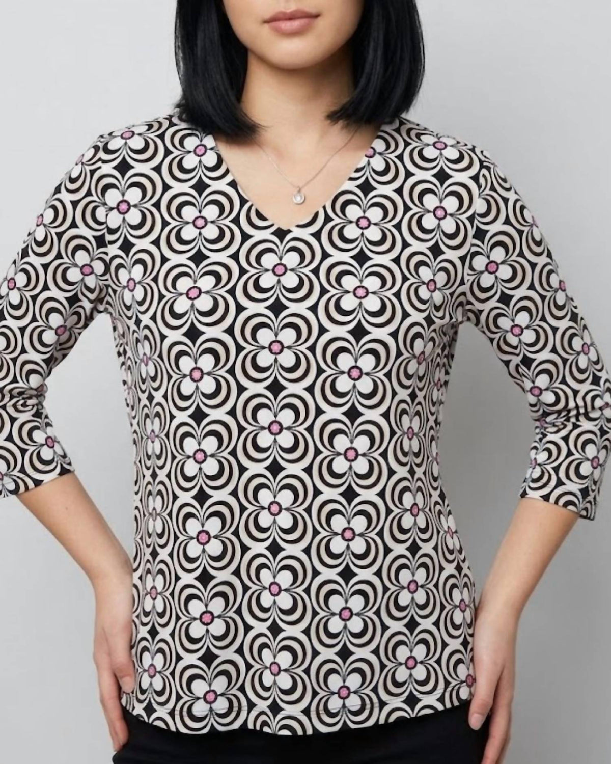 Lulu-B - 3/4 Sleeve V-neck Top