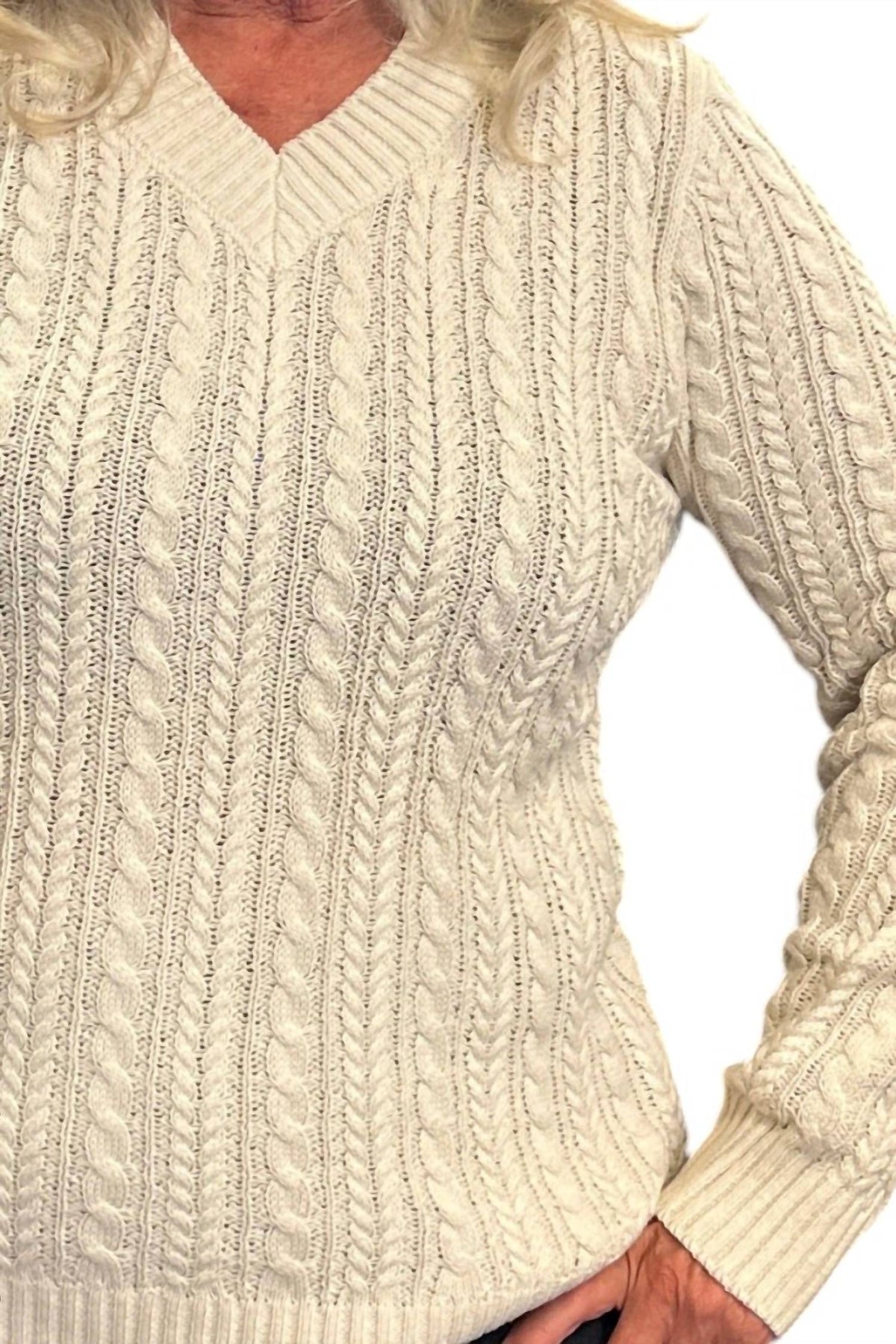 Lulu-B - V-Neck Sweater