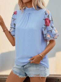 Mccolin - Balloon Floral Detailed Sleeves Top