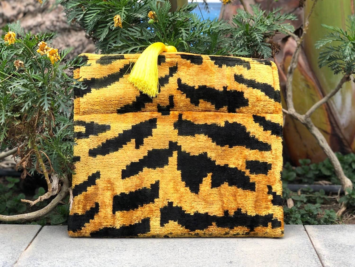 Mila Miro By Emelie - Acireale Silk Clutch - bags - black - clutches