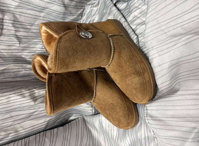 Minnetonka - Women's Side Button Boot