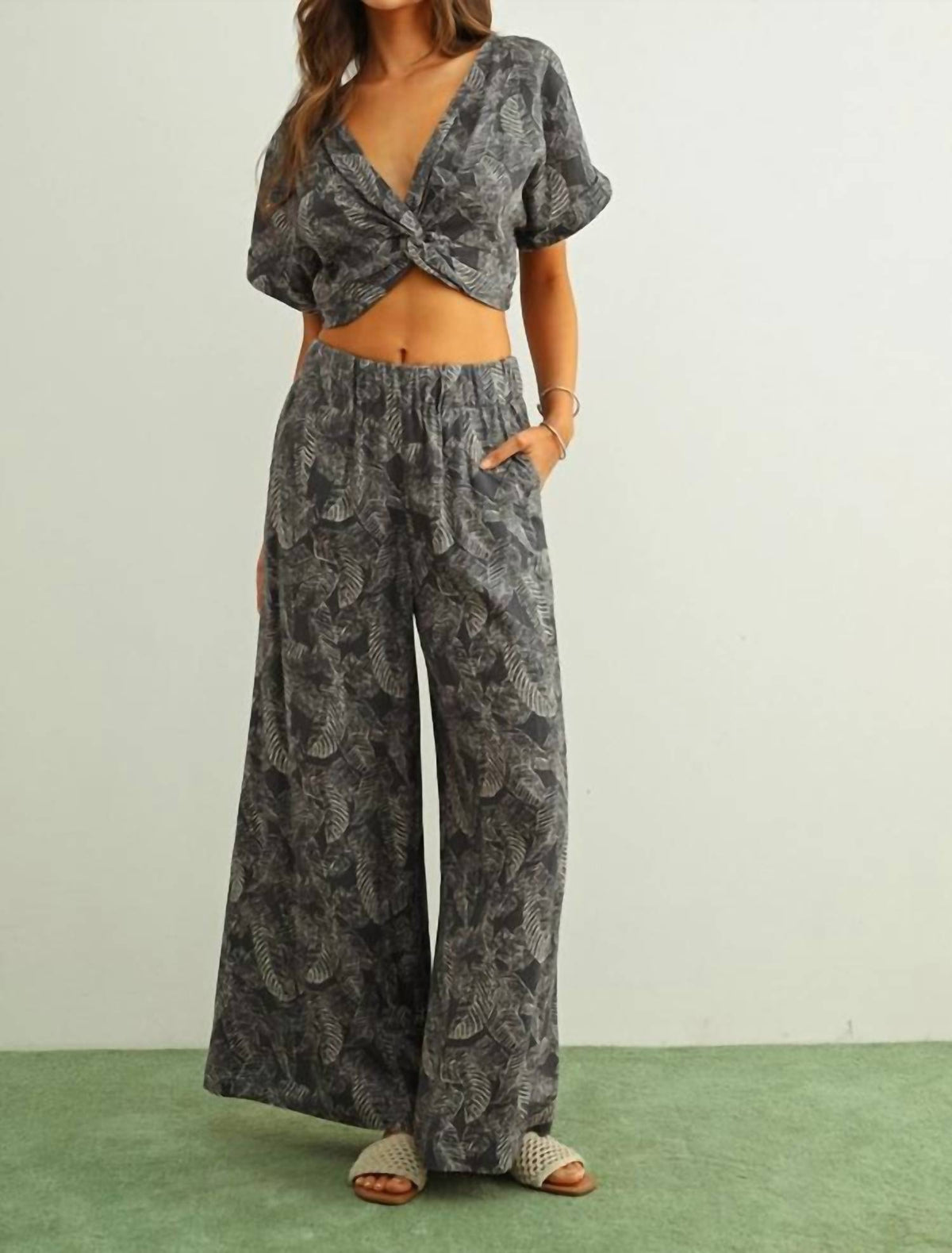 Miou Muse - Leaf Print Faded Effect Twist Front Top