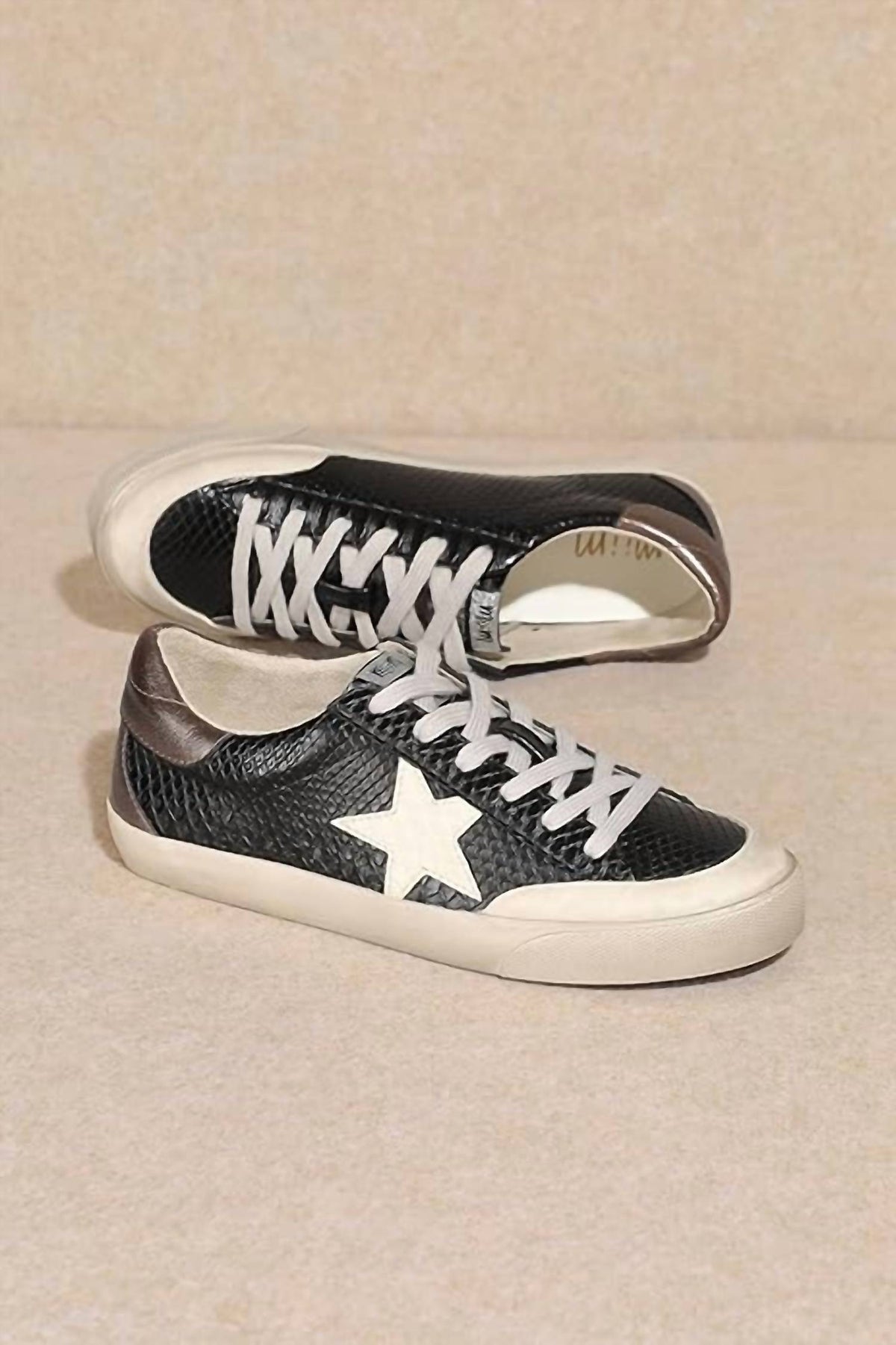 Miracle Miles - Women's Vega Lace-up Leather Sneakers