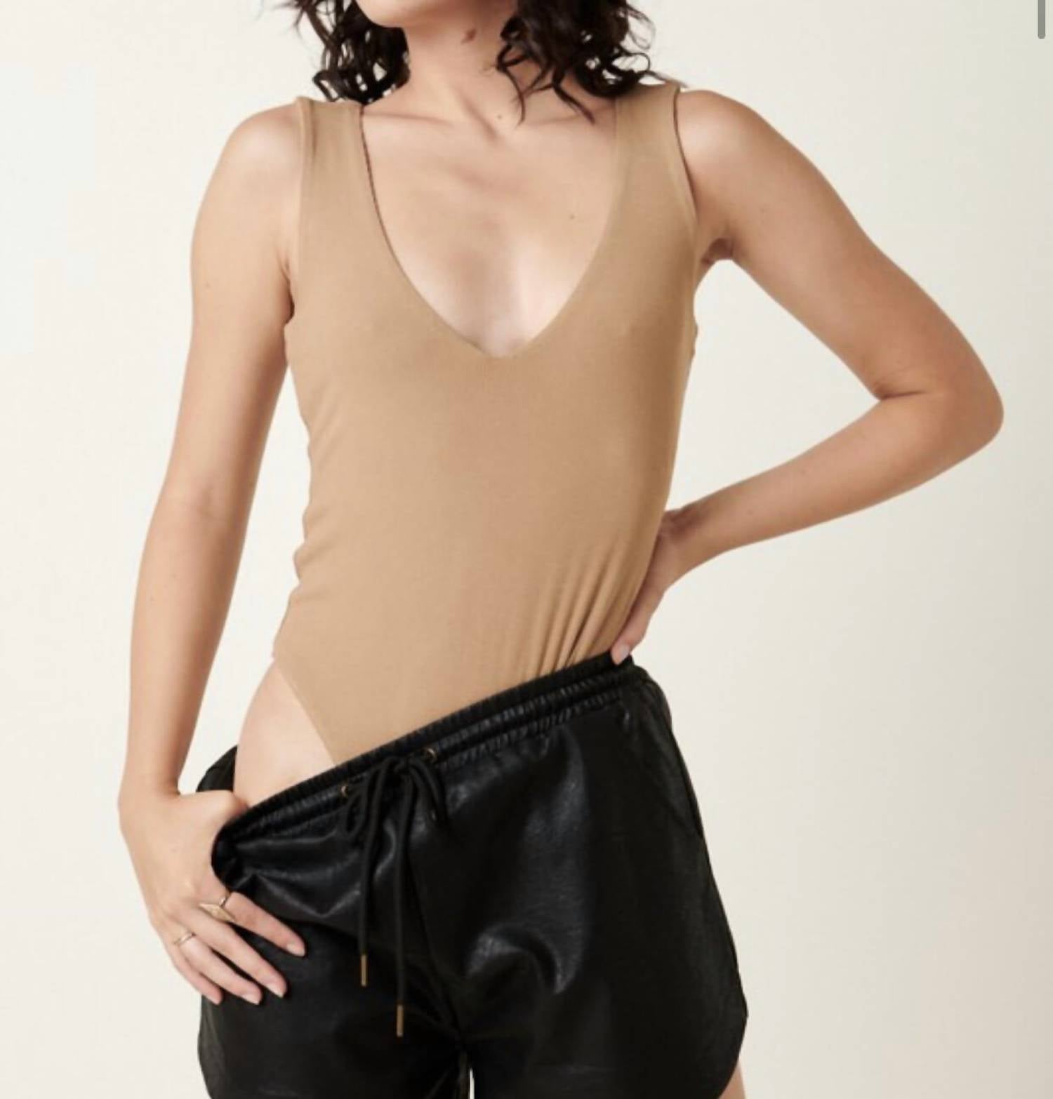Mittoshop - Suzy Deep V - neck Bodysuit - bodysuits - brown - clothing
