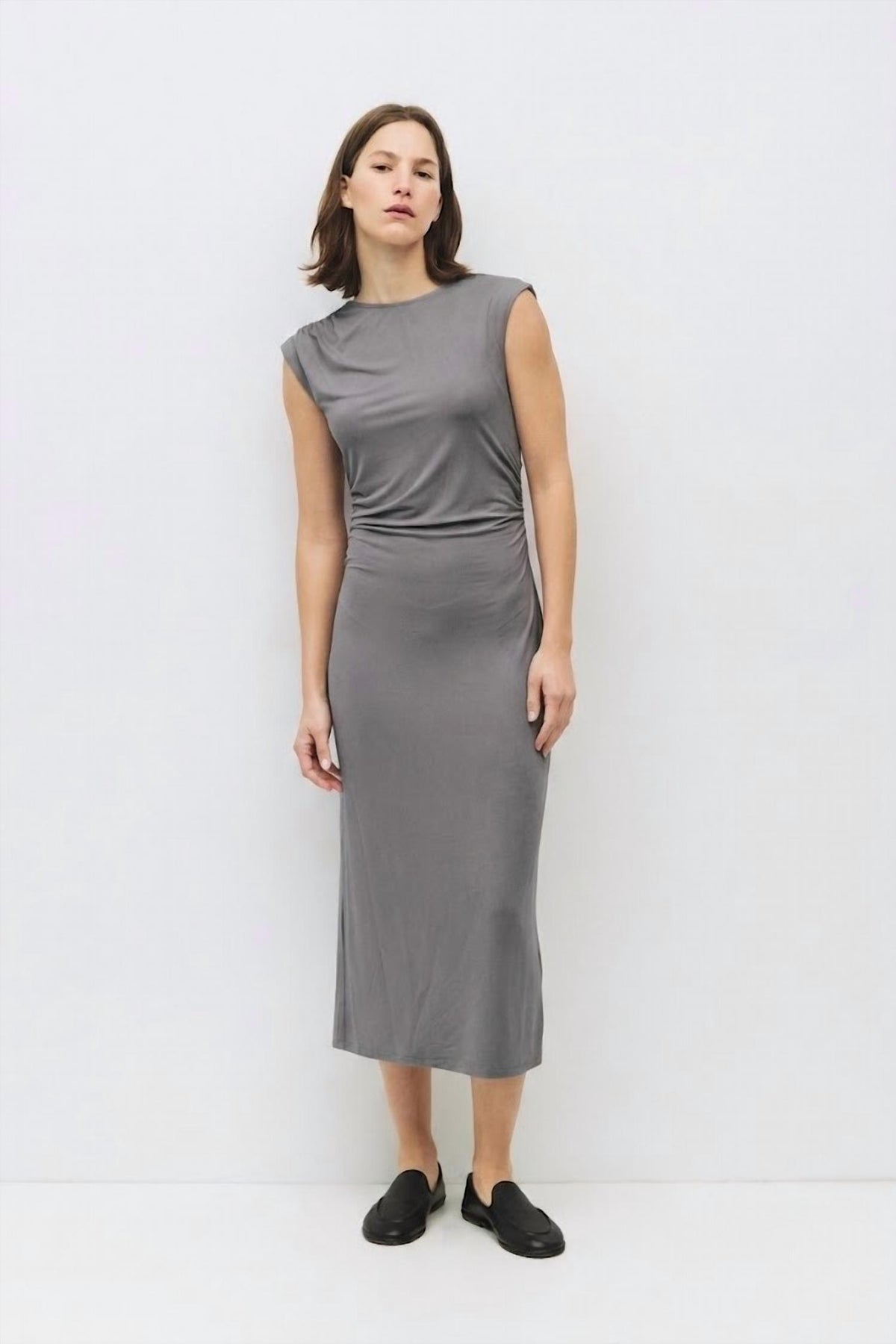 Mod Ref - Amal Sleeveless Midi Dress