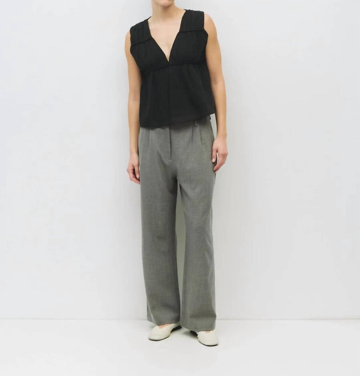 Mod Ref - Gathered Neck Sleeveless Top