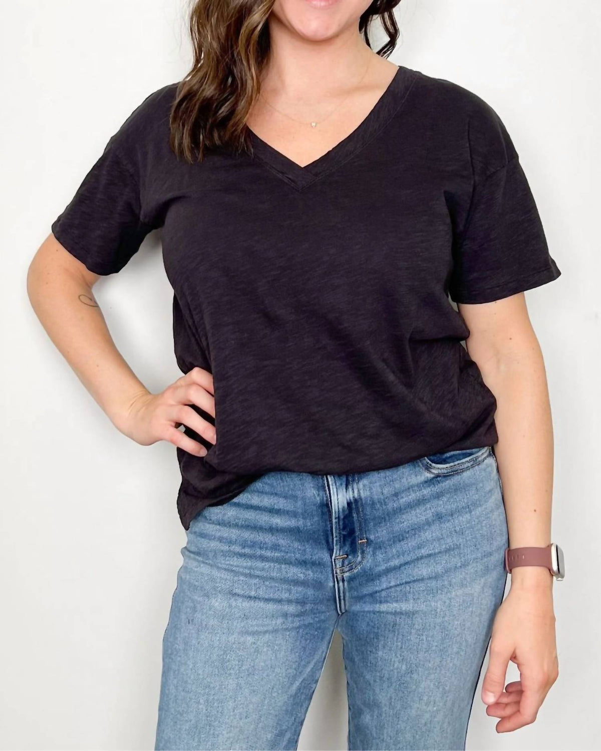 Mododoc - Short Sleeve V-neck Tee
