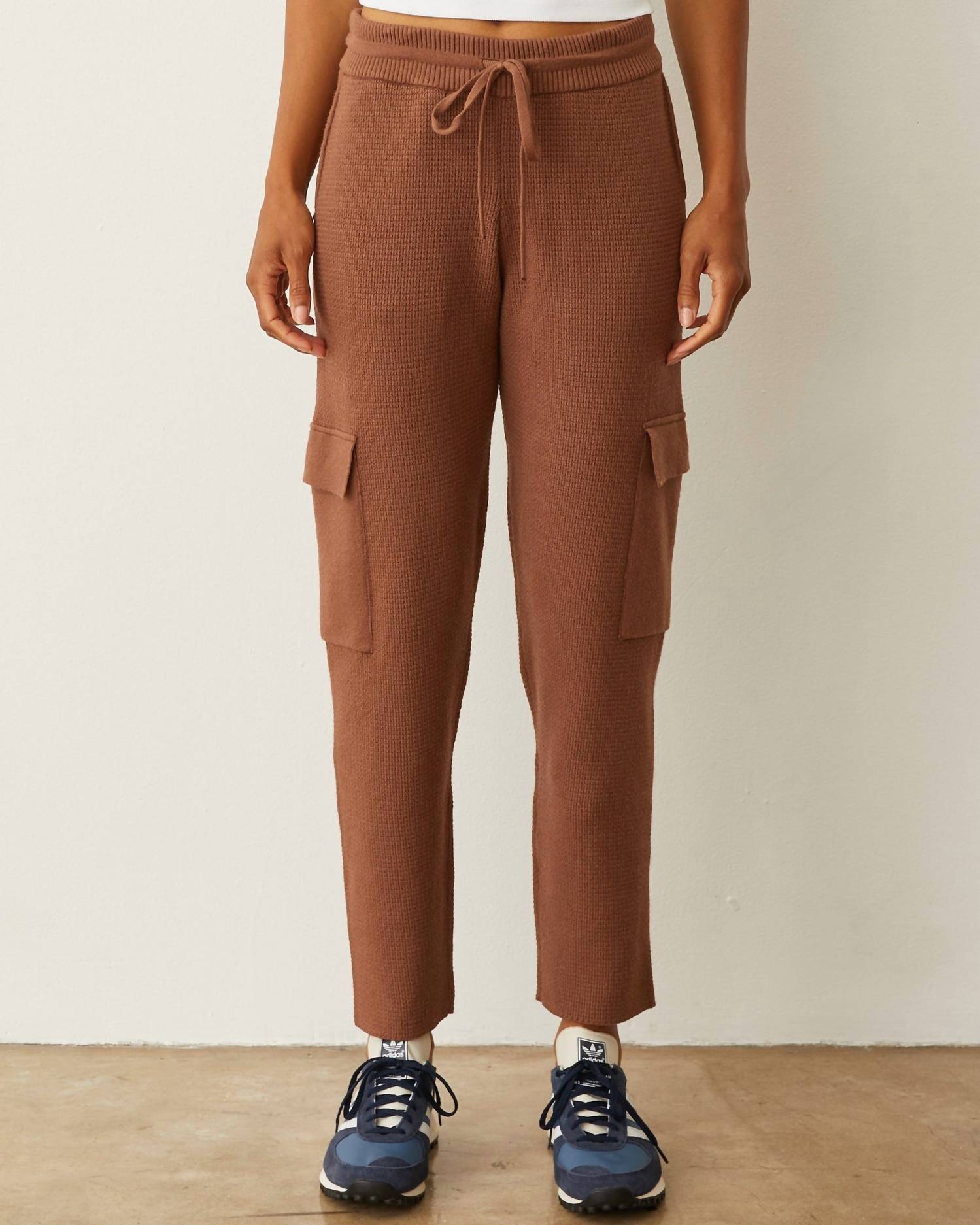 Monrow - Waffle Cargo Jogger - brown - clothing - joggers