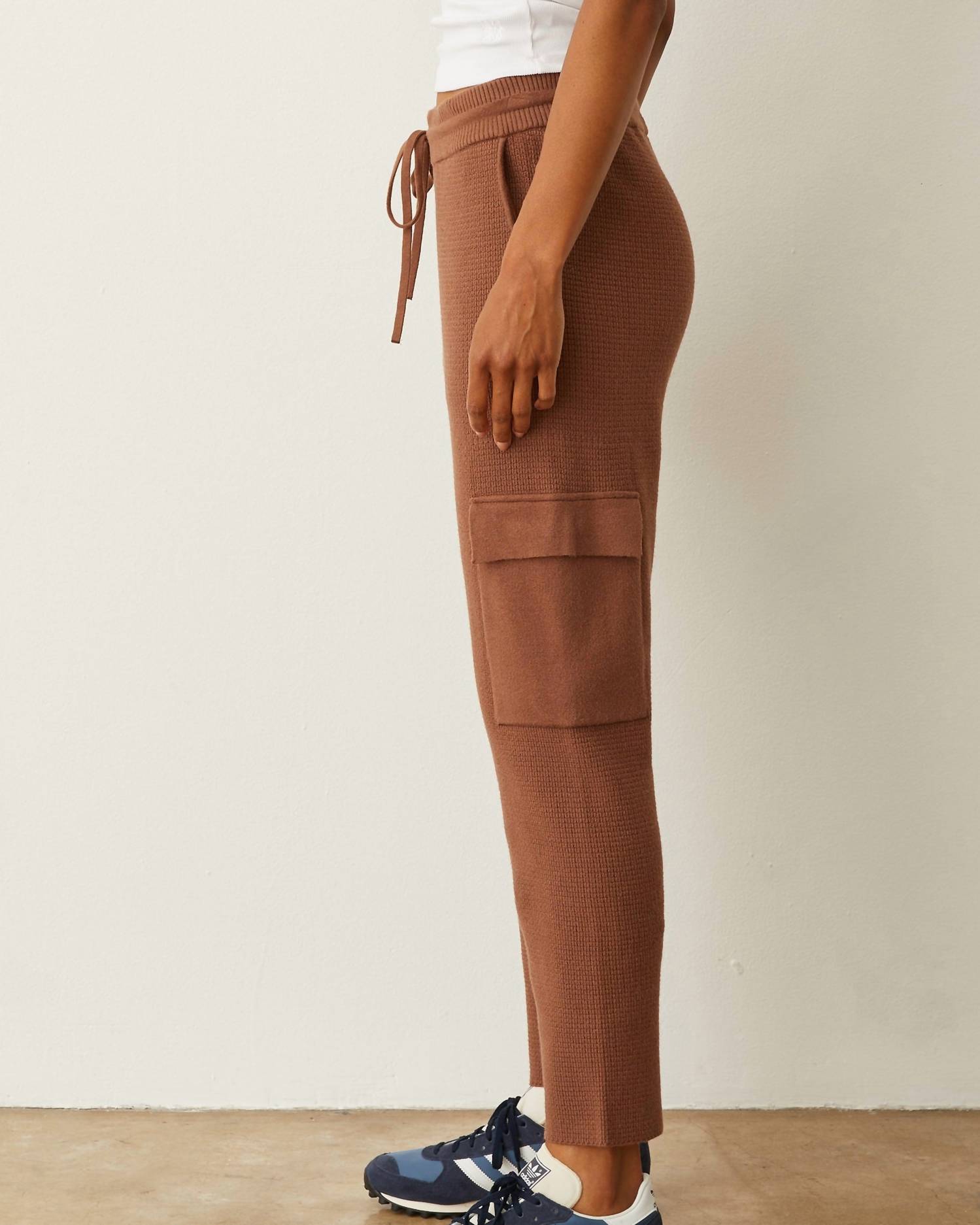 Monrow - Waffle Cargo Jogger - brown - clothing - joggers