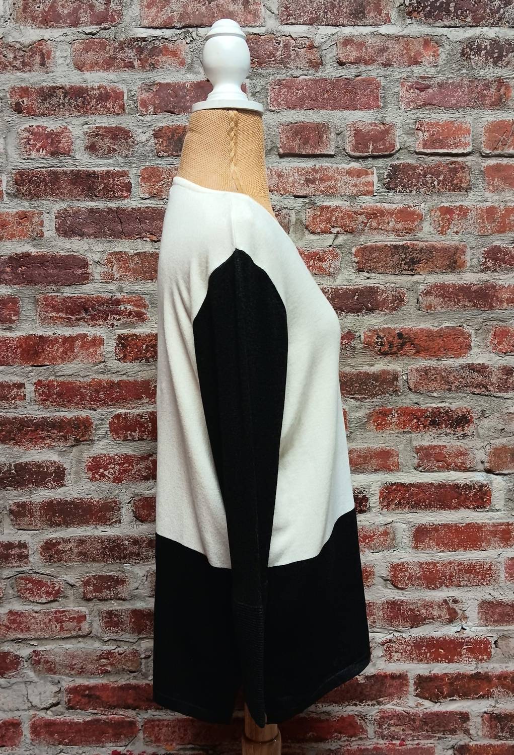 Multiples - Women's Color Block Light Knit Top