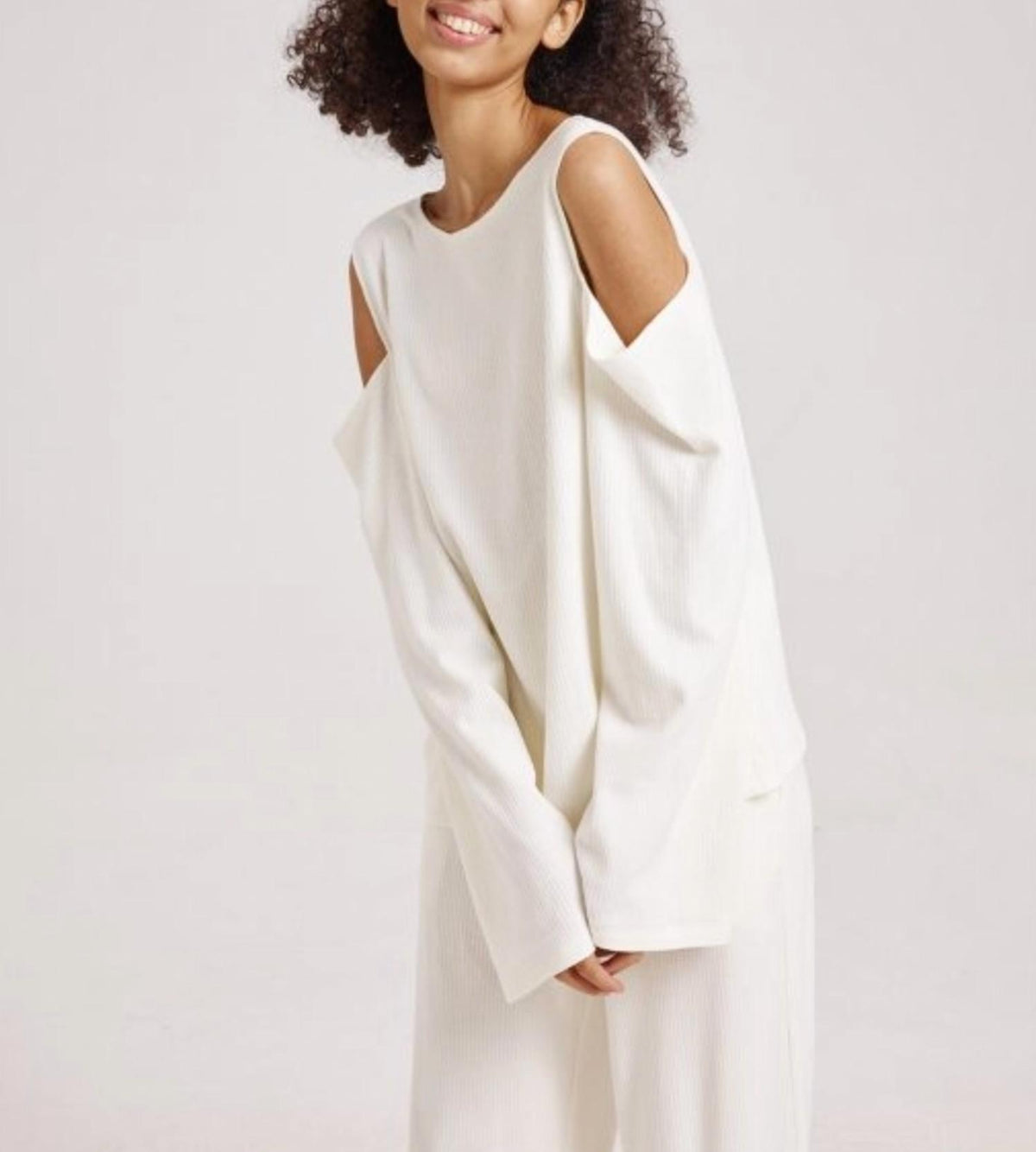 RIBBED COLD-SHOULDER TOP