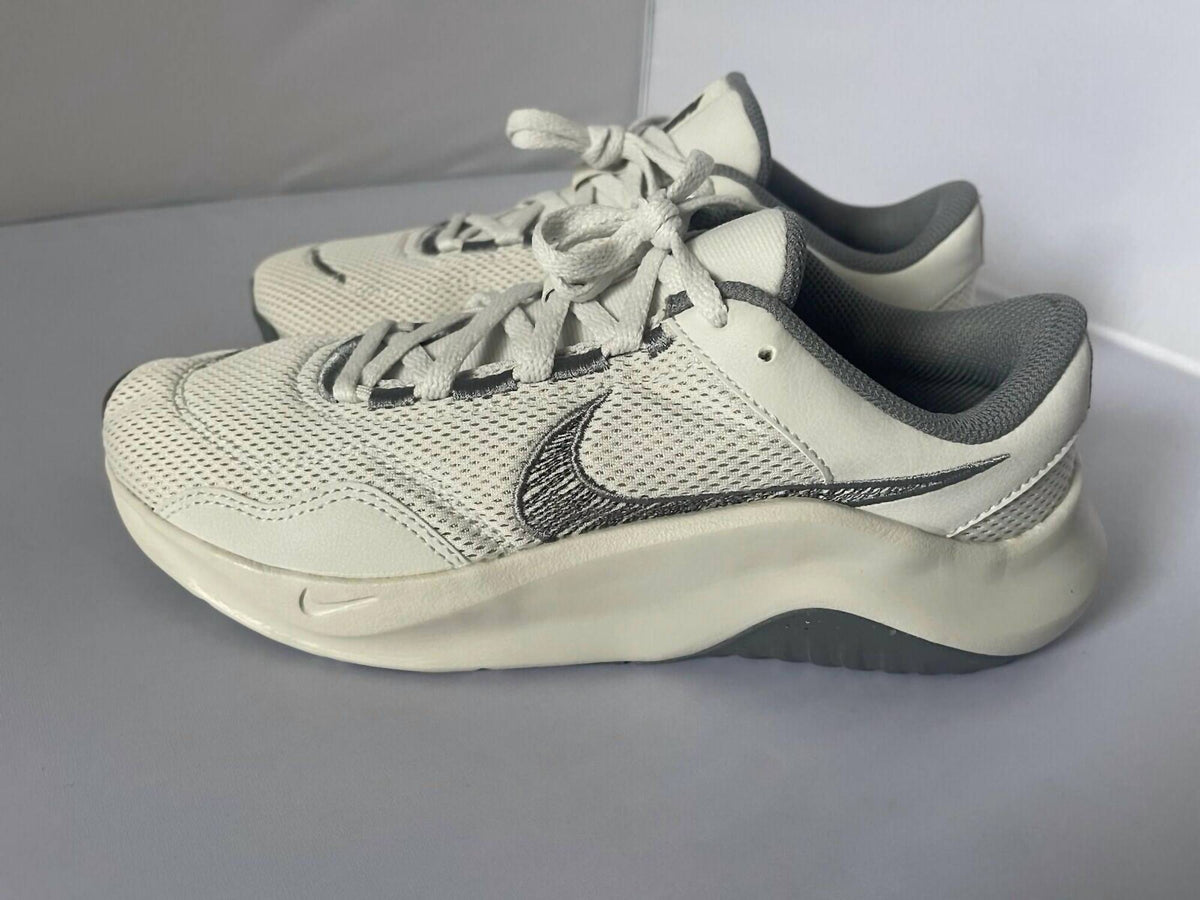 Nike - Men's Legend Essential 3 Trainers Shoe