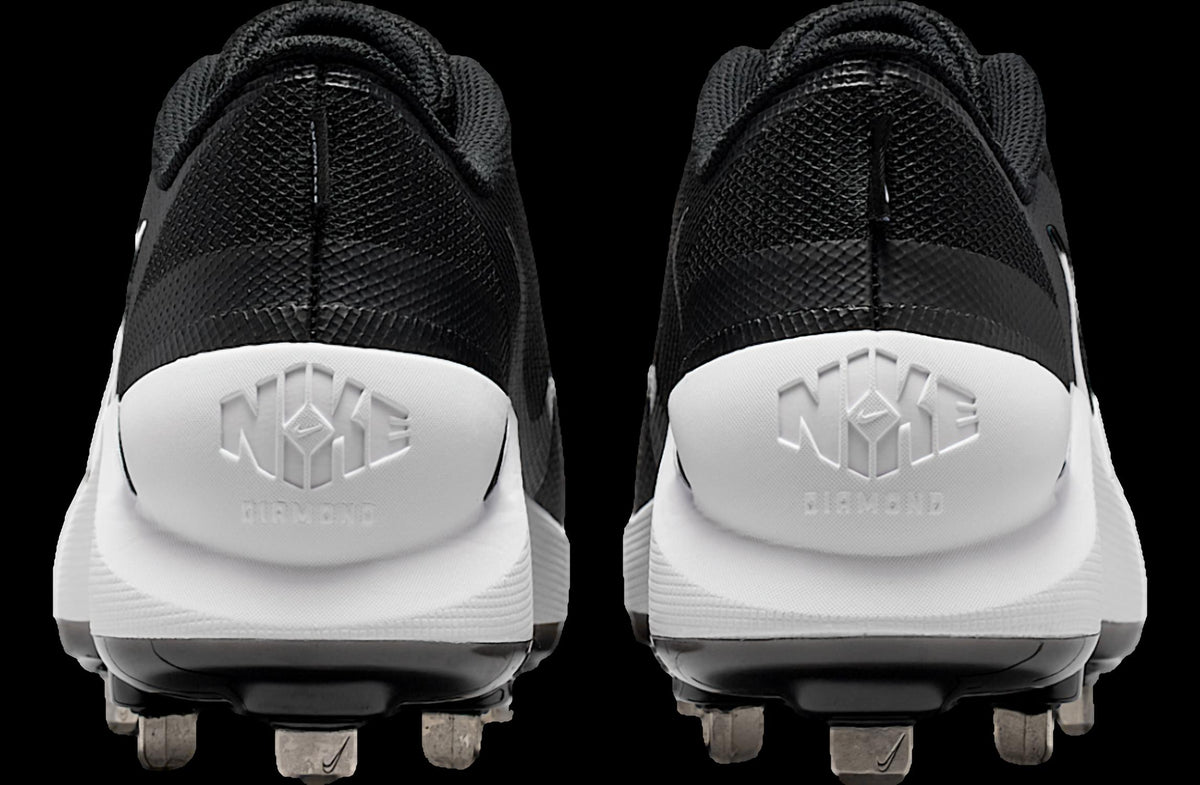 Nike - Men's Diamond Showcase Mtl Cleats Sneaker
