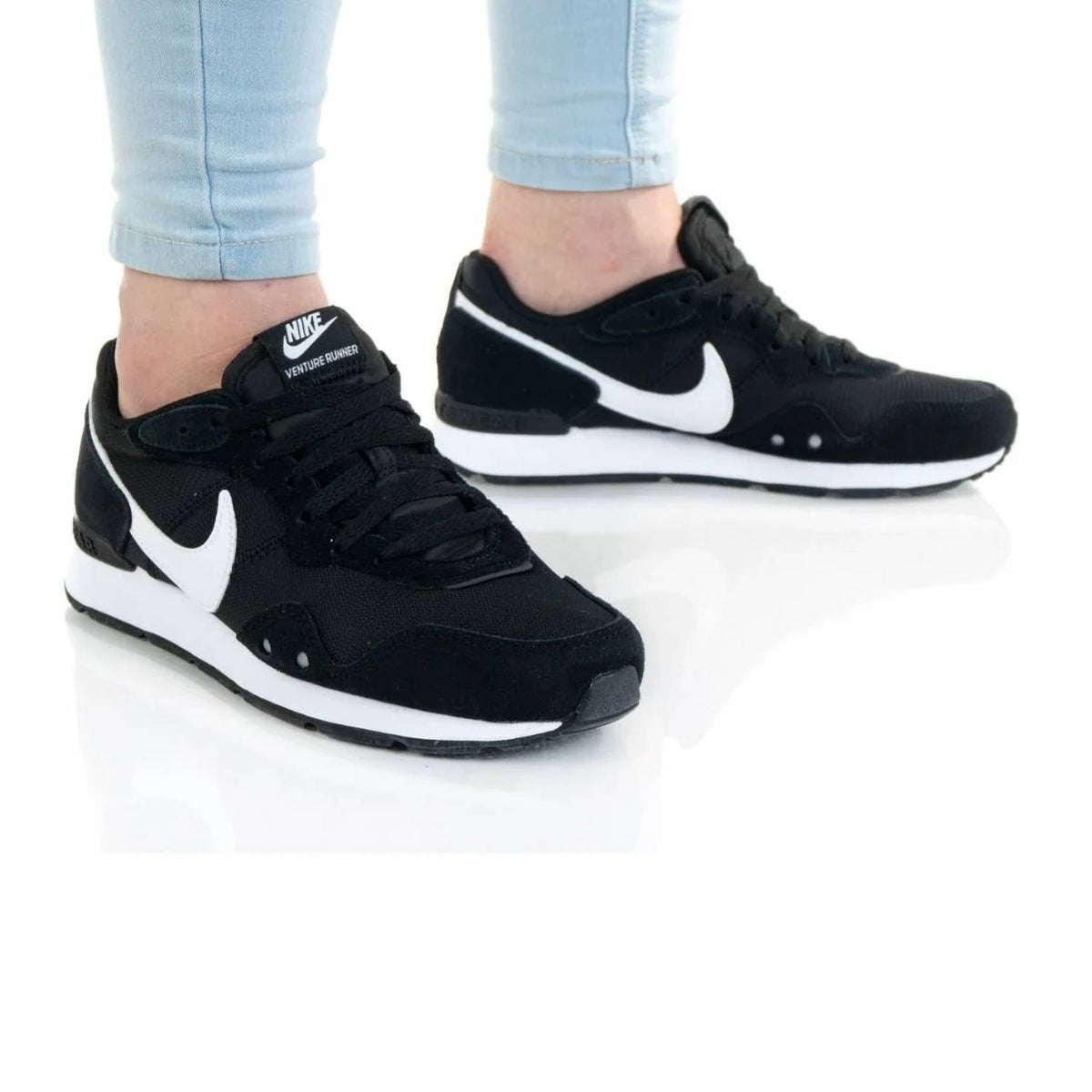 Nike - Women's Venture Runner Sneaker