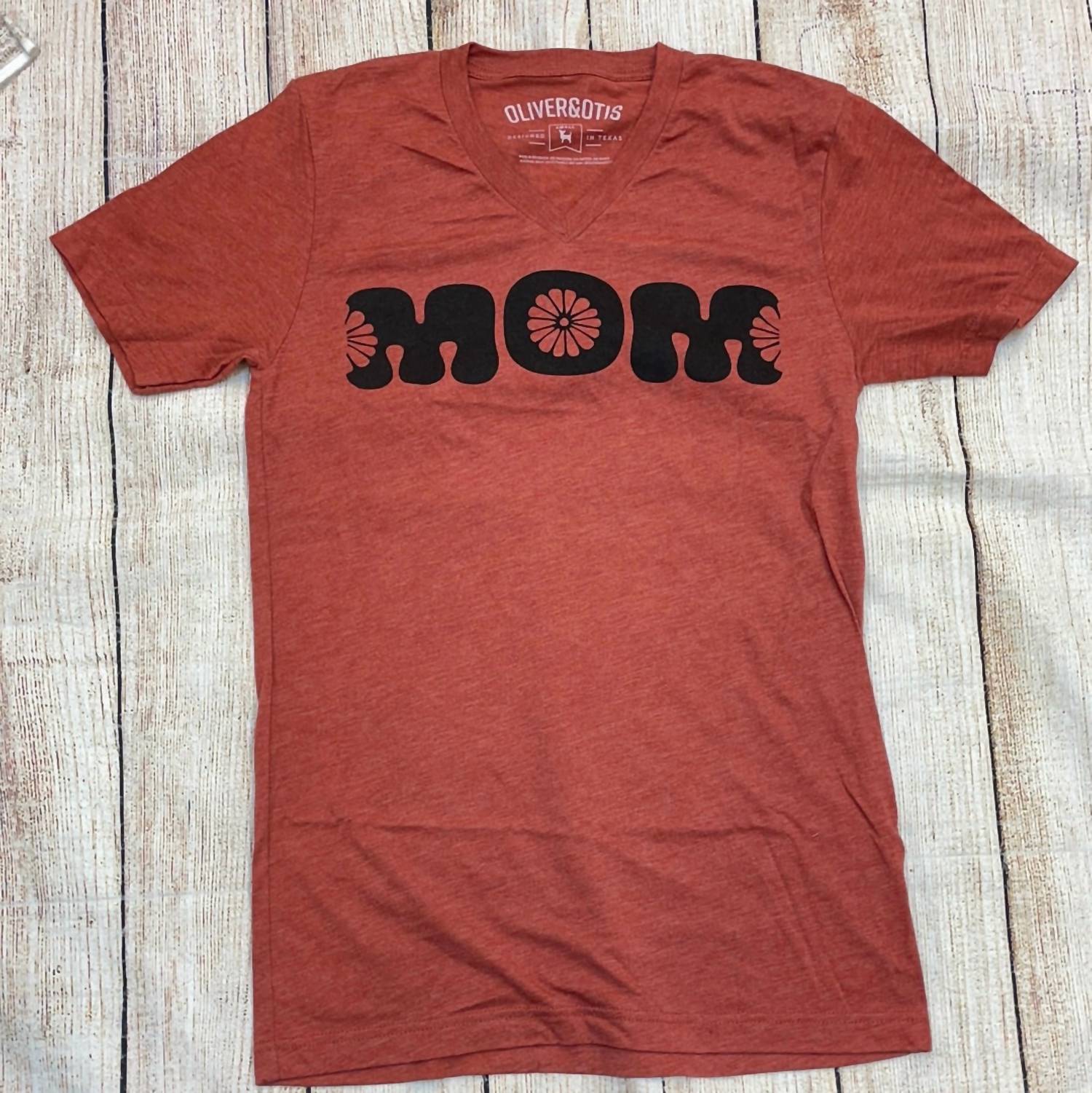 Oliver & Otis - Women's Groovy Mom Shirt - clothing - graphic - polyester