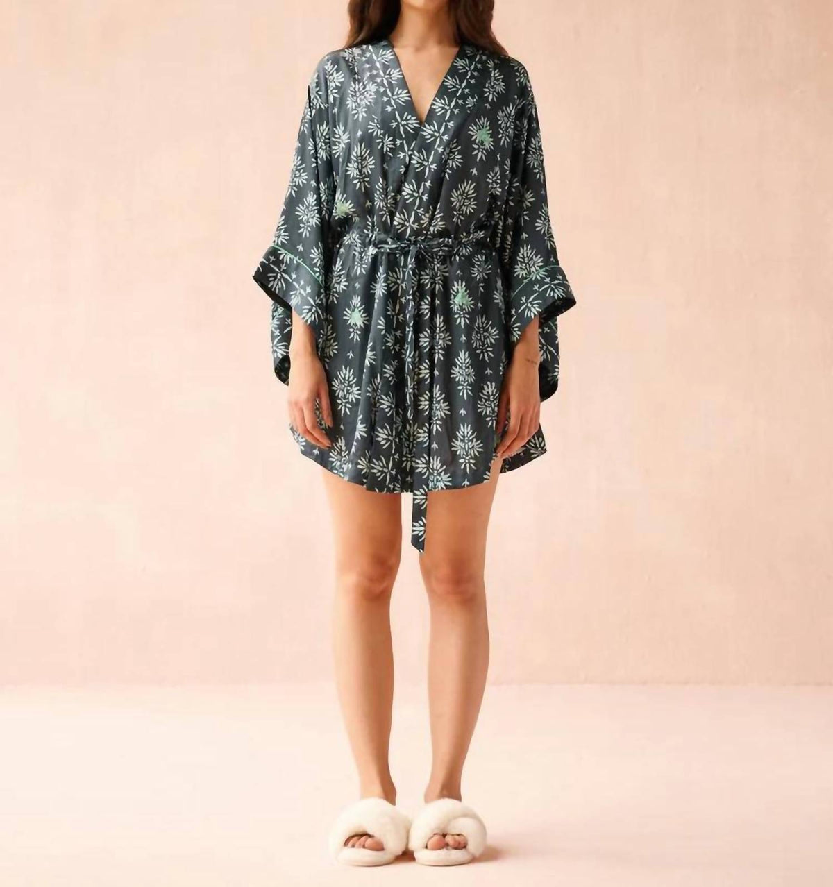 Omika - Aashi V-neck Robe