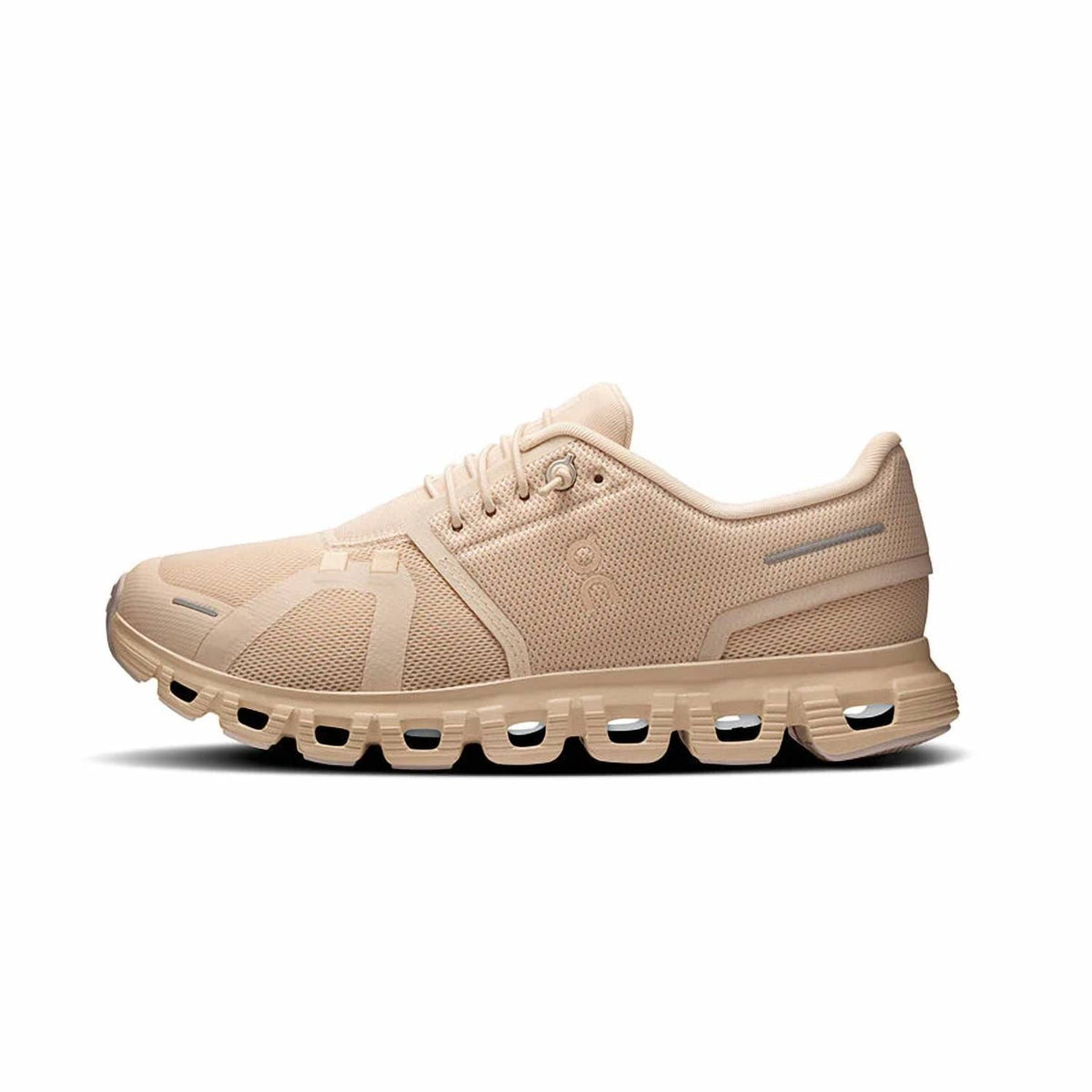 On Swiss Performance - Women's Cloud 6 Sneaker - E