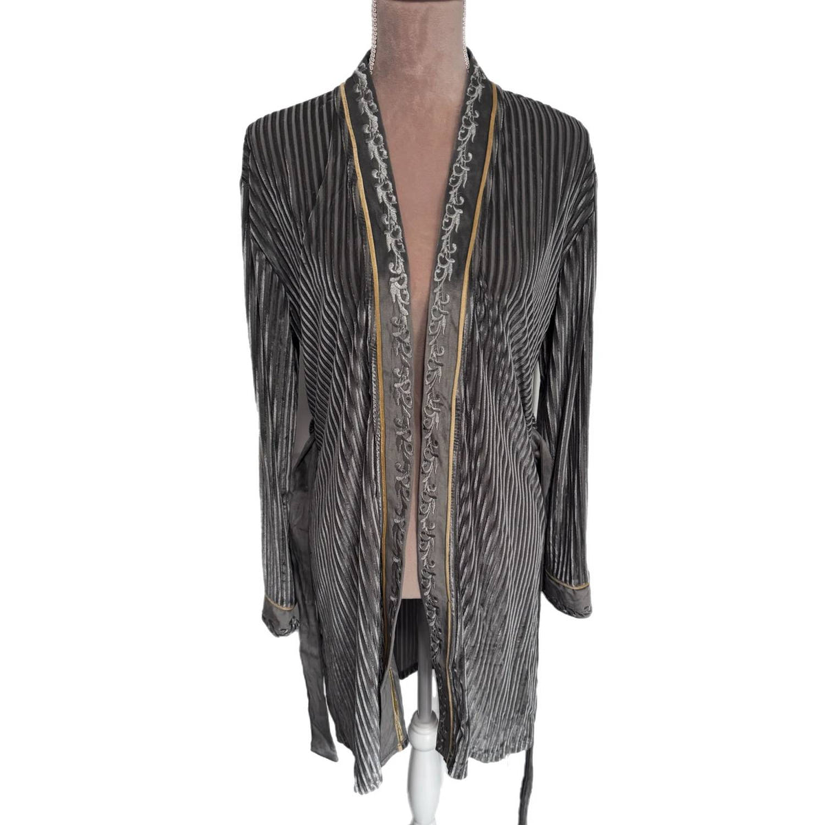 Pol - Embroidered Pleated Kimono Robe
