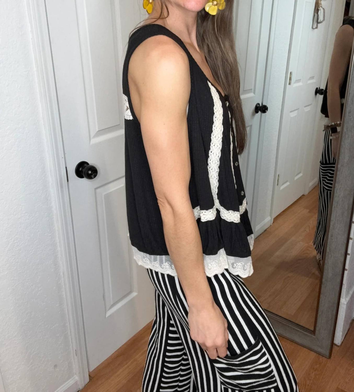 Pol - Quincie Button Down Sleeveless Top