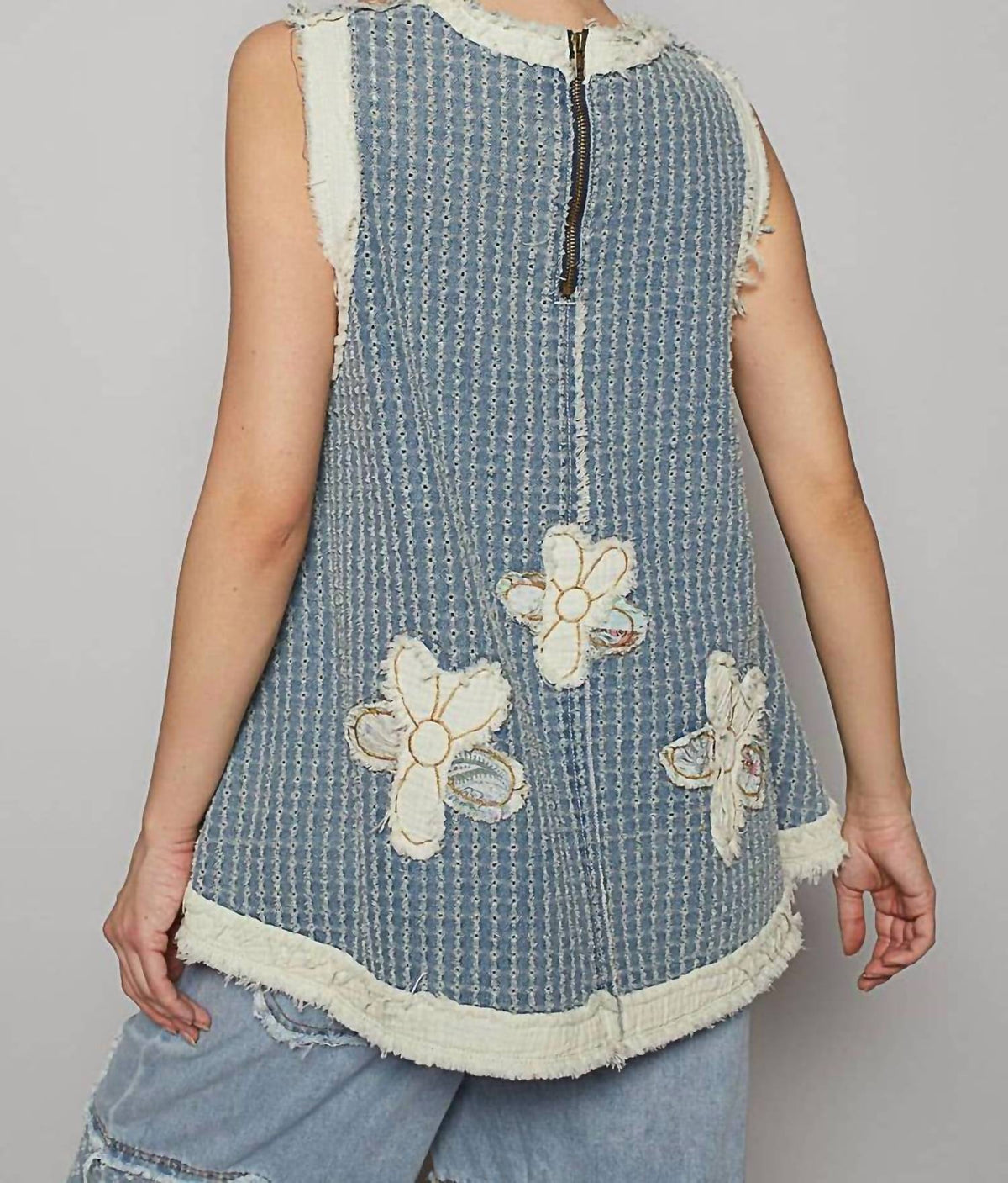 Pol - Round Neck Sleeveless Flower Patch Top