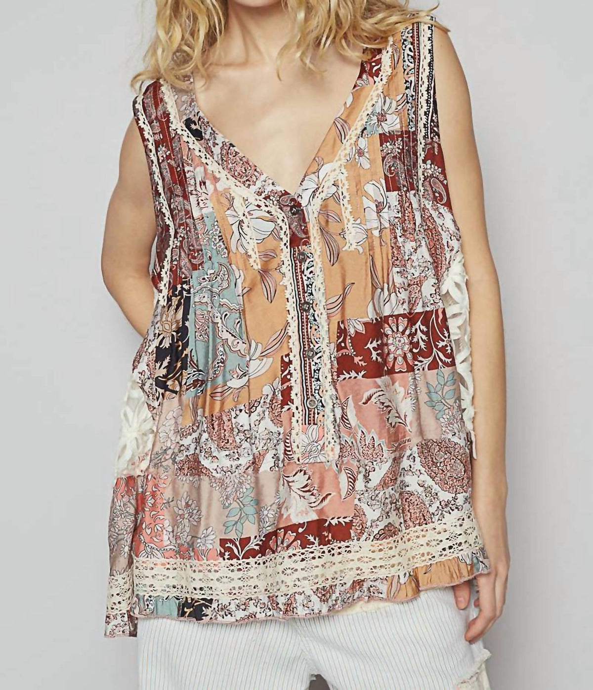 Pol - V-neck Floral Lace Top